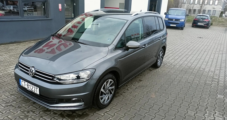 Volkswagen Touran cena 67690 przebieg: 132000, rok produkcji 2017 z Toruń małe 211